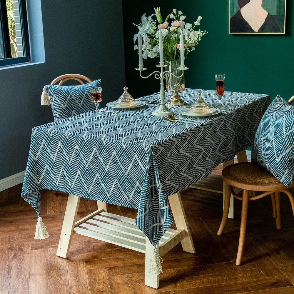 Nappe Table Rectangulaire Brodée avec Motifs Triangulaires