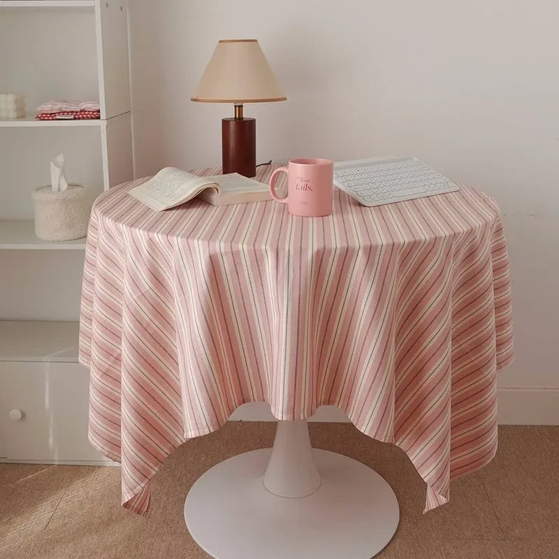 Nappe Ronde Rayée Rose Rétro – Douceur Vintage et Ambiance Cozy au Quotidien