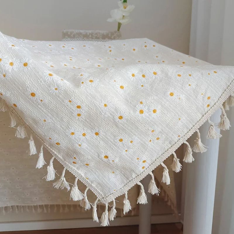Nappe Blanche à Petites Fleurs Brodées – Charme Champêtre et Déco Naturelle