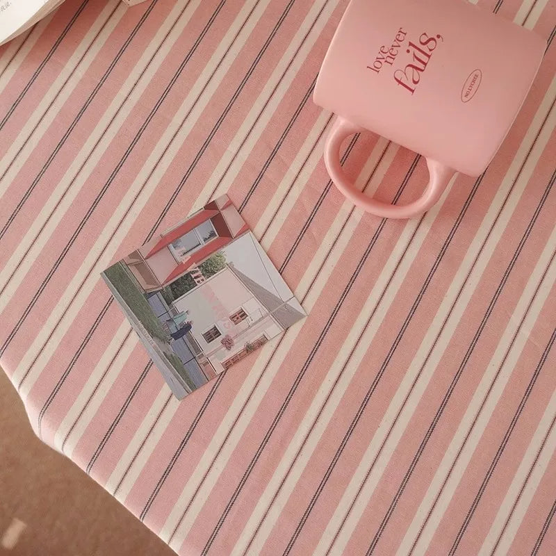 Nappe Ronde Rayée Rose Rétro – Douceur Vintage et Ambiance Cozy au Quotidien