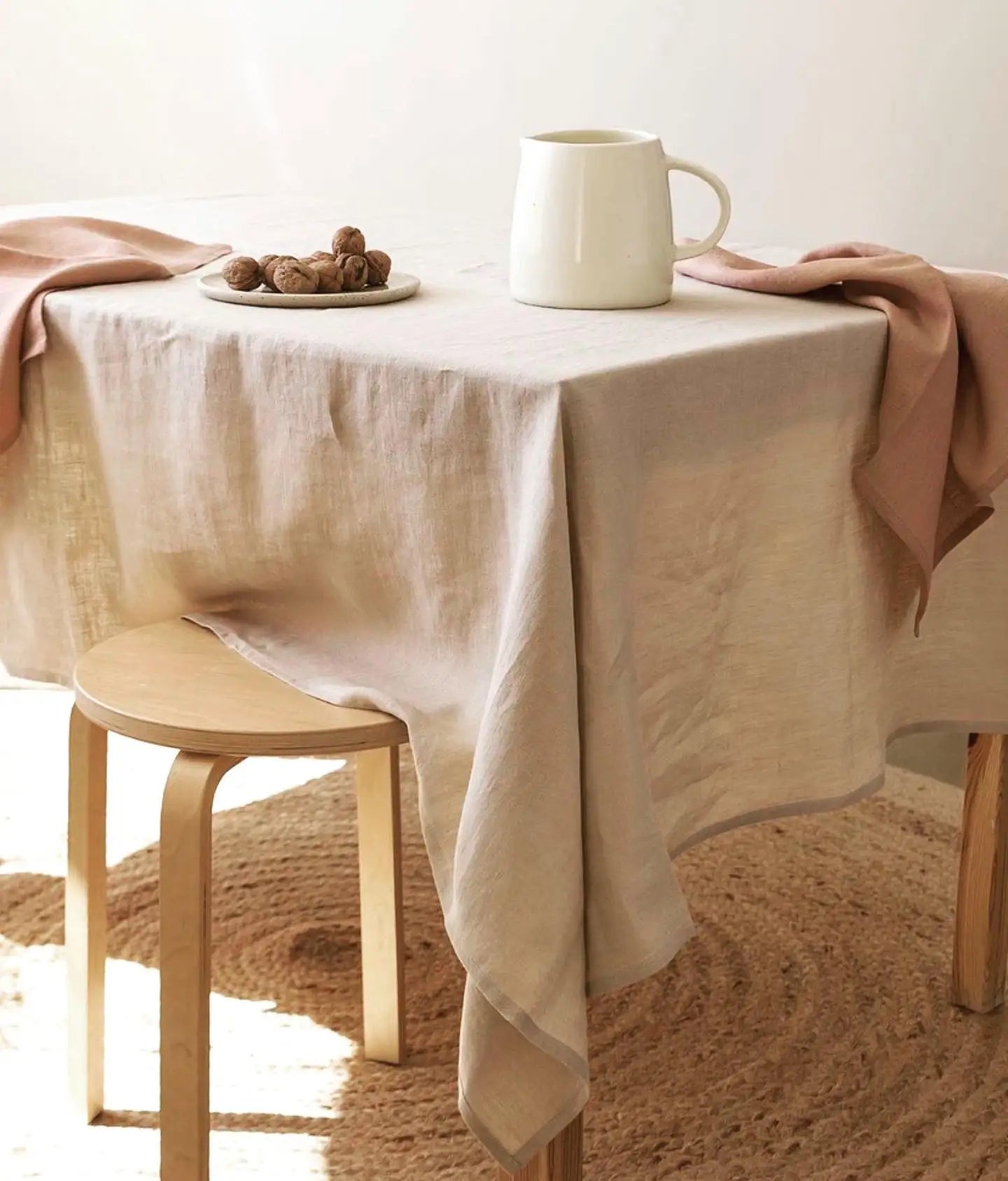 Nappe Rectangulaire en Lin Beige – Élégance Pure et Intemporelle pour une Table Apaisante