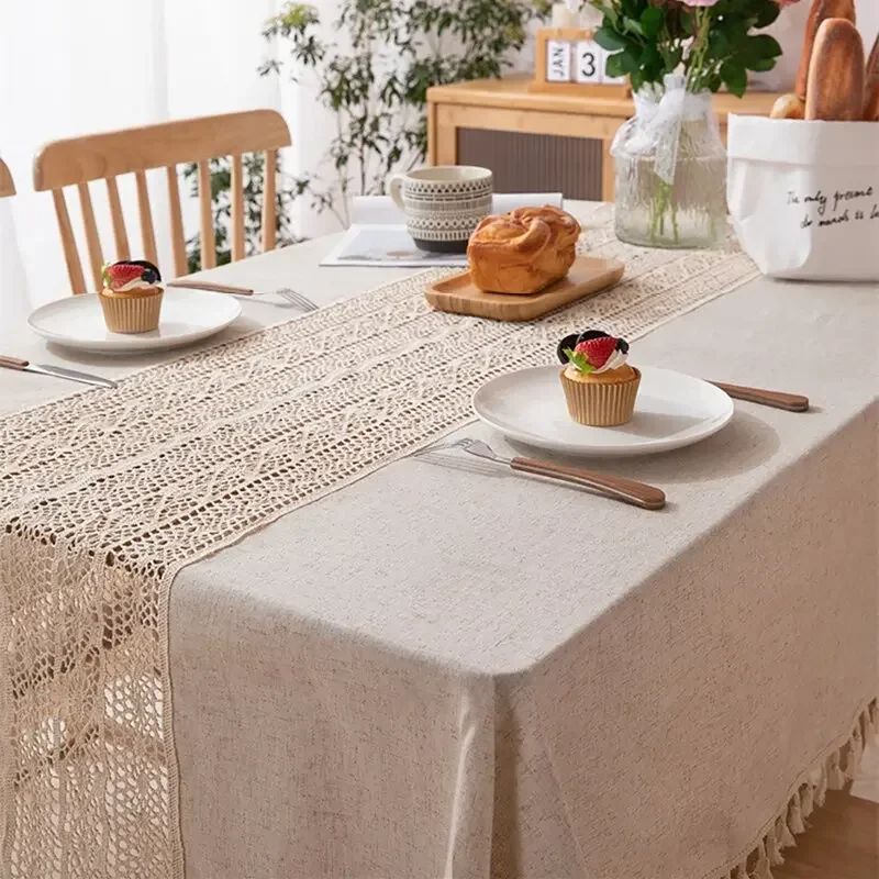 Nappe Bohème avec Dentelle Centrale – Élégance Rustique