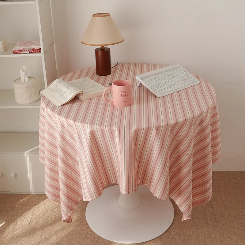 Nappe Ronde Rayée Rose Rétro – Douceur Vintage et Ambiance Cozy au Quotidien