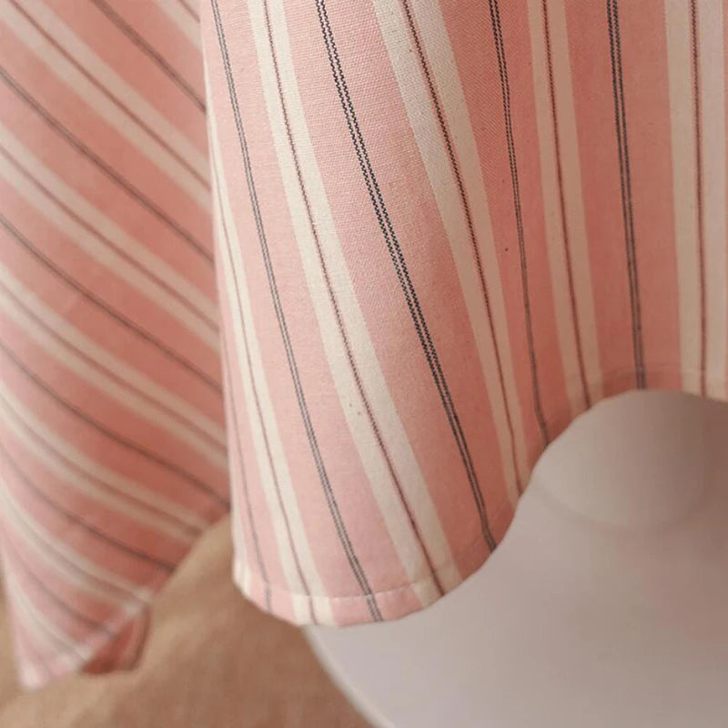 Nappe Ronde Rayée Rose Rétro – Douceur Vintage et Ambiance Cozy au Quotidien