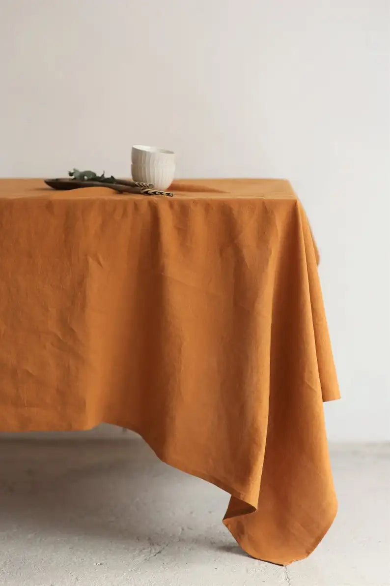 Nappe Rectangulaire en Lin Terracotta – Chaleur Naturelle et Ambiance Méditerranéenne à Table