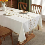 Nappe Beige Raffinée et Fleurie en Lin