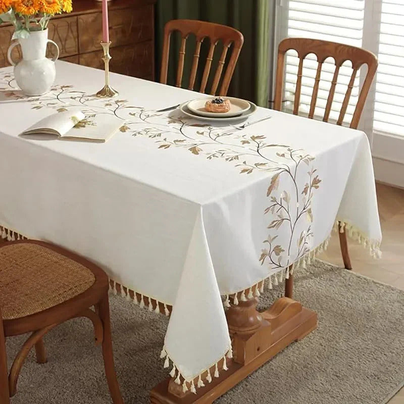 Nappe Beige Raffinée et Fleurie en Lin