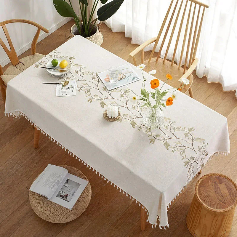 Nappe Beige Raffinée et Fleurie en Lin