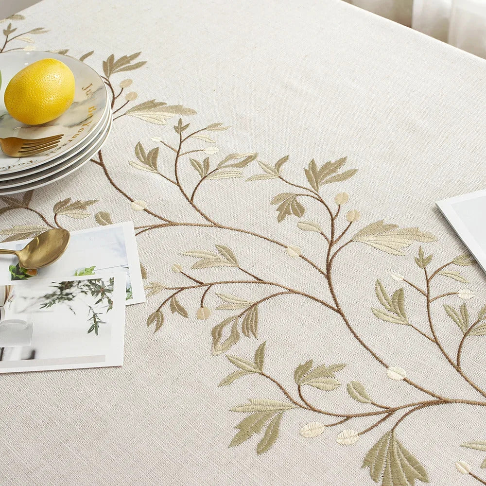 Nappe Beige Raffinée et Fleurie en Lin