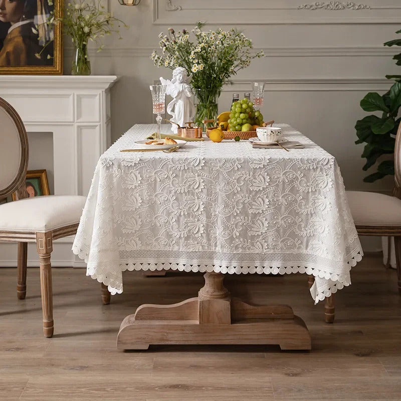 Nappe Blanche Décorative et Élégante