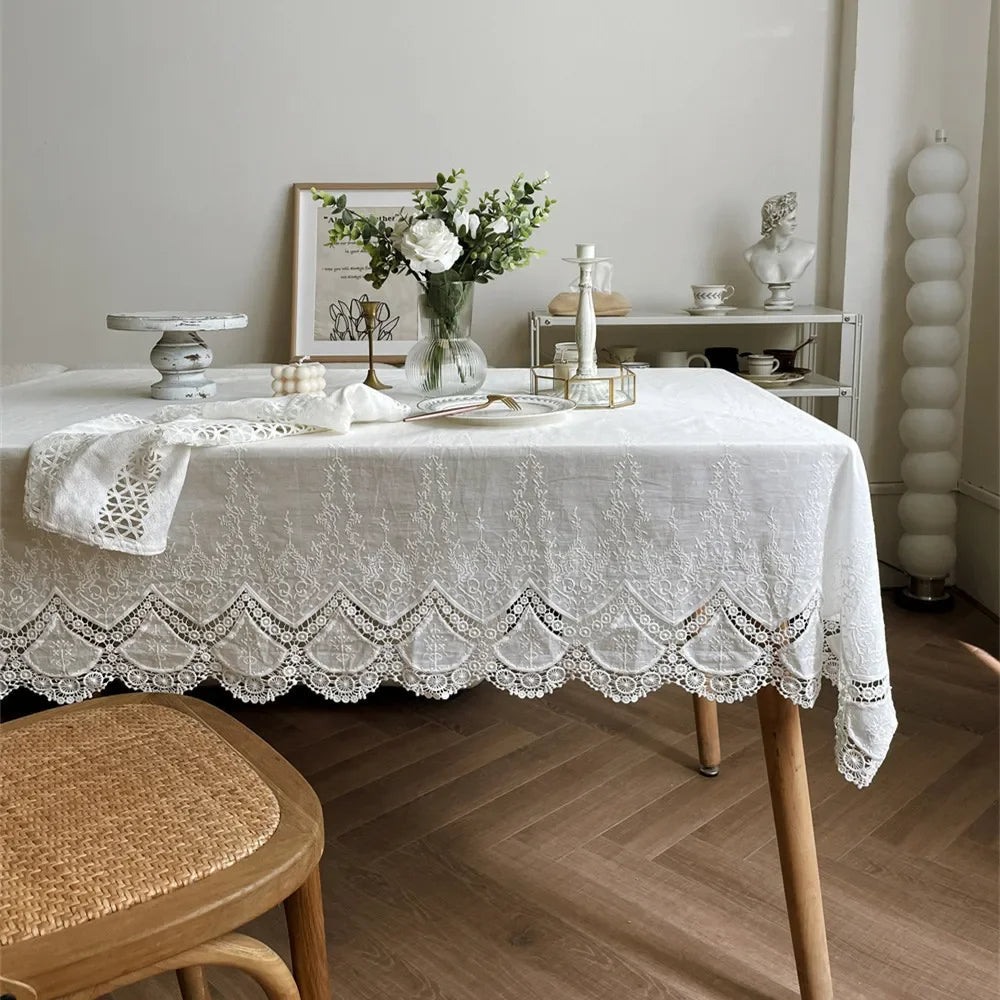 Nappe Blanche Unique en Dentelle Raffinée