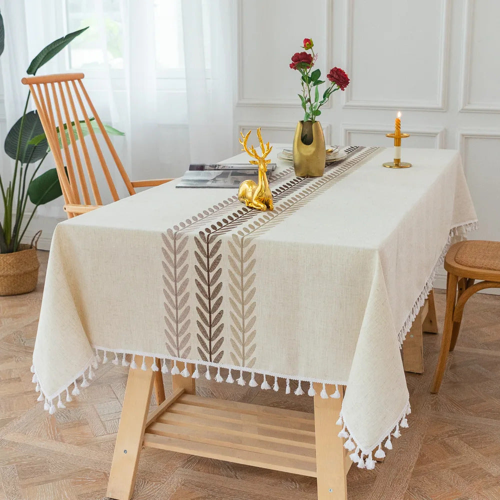 Nappe Coton Rectangulaire et Blanche avec Pompons