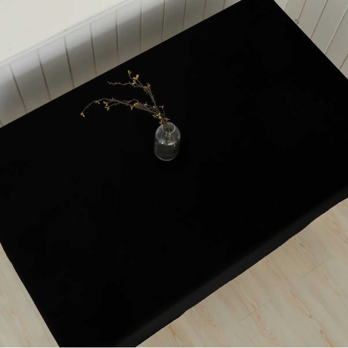 Nappe Noire de Style Moderne