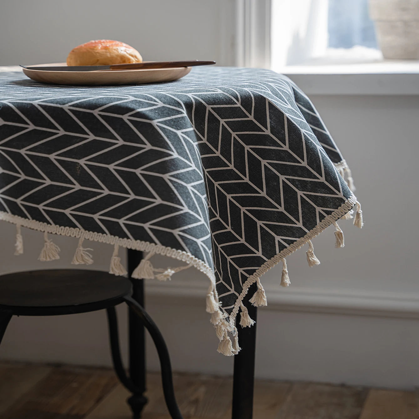 Nappe de Table Grise et Ronde à Motifs Géométriques